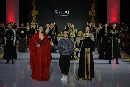 中式丽装，北京礼赞”刘亚桐中国首秀