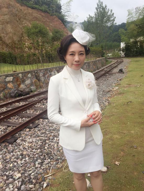 上官疃煮妇神探与许绍雄同台飙戏