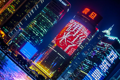 《偶像来了》情定上海  女神抢滩震旦大屏