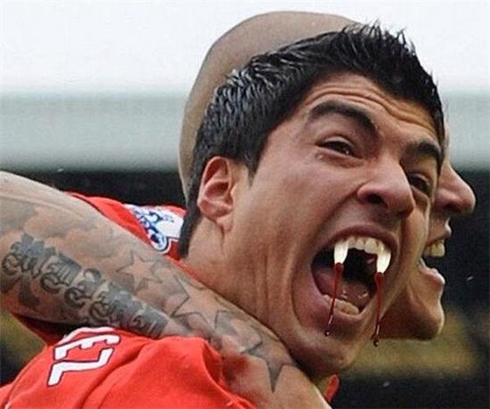 网友恶搞苏亚雷斯咬人