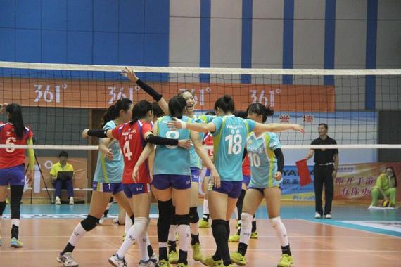 2015年全国女排锦标赛进入到交叉赛阶段,福建阳光城女排3-1逆转击败