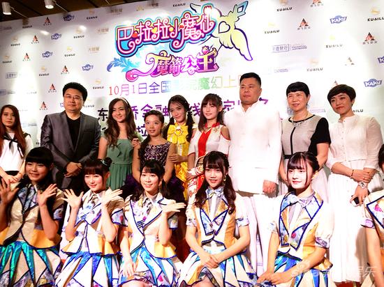 SNH48与施建祥博士合影