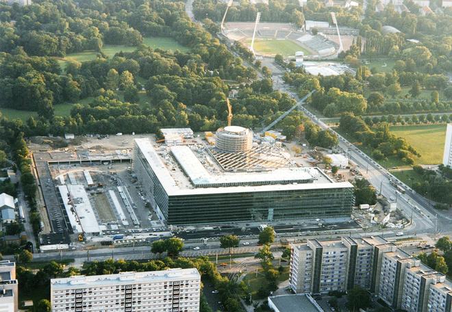 Y语角第7期 连鸟的安全都会考虑的造车厂