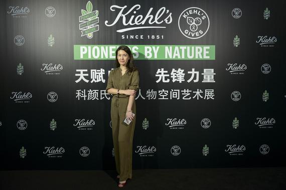 芭莎执行出版人兼主编出席科颜氏2015“PIONEERS BY NATURE 天赋自然 先锋力量”先锋人物空间艺术展