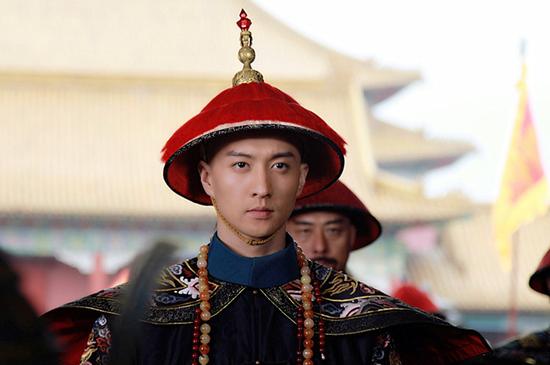 高仁饰演简亲王济度