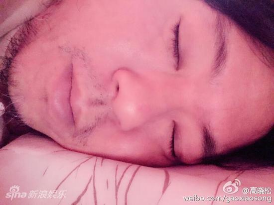 高晓松闭眼自拍