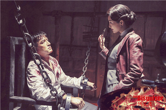 王鸥手持扒指钳