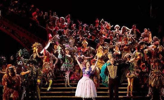 法国大歌剧格调的靡丽舞台风