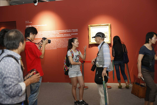 南京国际美展迎来团队观展潮