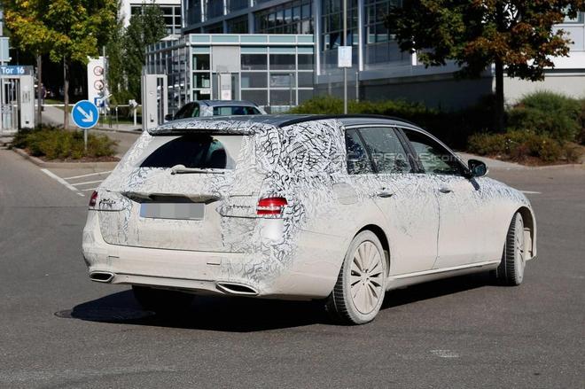 新一代奔驰E级旅行版谍照