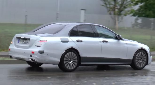 新一代梅赛德斯-奔驰E级谍照