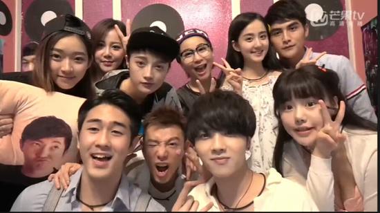 华晨宇突袭《完美假期》 否认前女友传闻