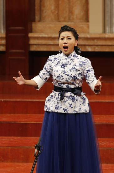 张鹤领衔"永恒的记忆"五代同台唱响天津