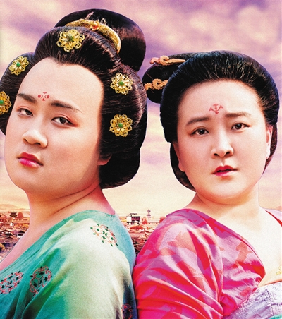 孔连顺（左）、贾玲饰双生姐妹花