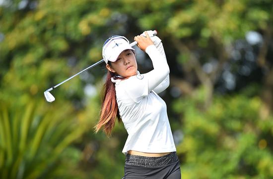 周佳怡打得太嗨忘记进食出现三推 66杆创个人最佳