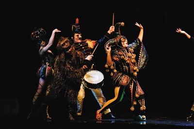 全剧有230多套服装、236件道具。