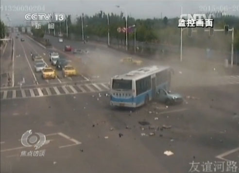 南京宝马肇事案监控视频截图