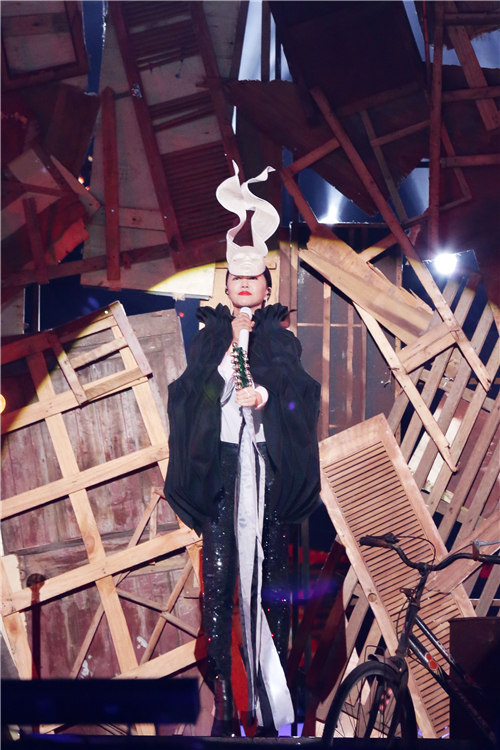 蒙面歌王决赛之战谭维维诠释平凡之路