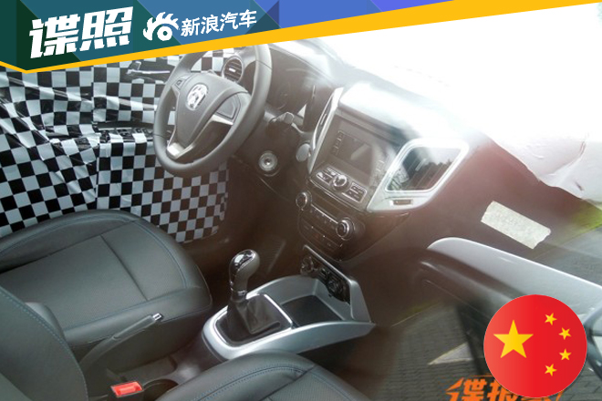 长安新小型SUV CS15谍照 广州车展首发