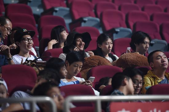 庞清、佟健、张丹、李妮娜