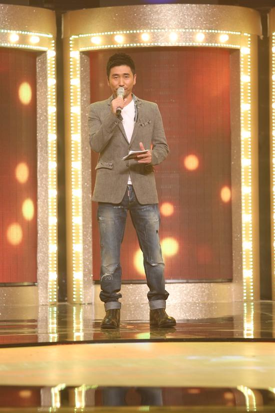 沙宝亮在舞台担任星探