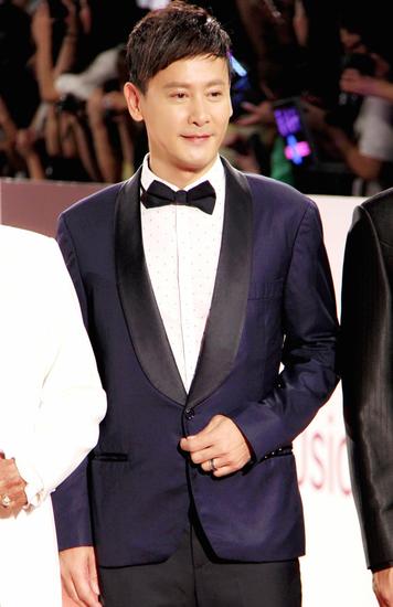 邱心志亮相金钟奖冻龄男神上演新版f4