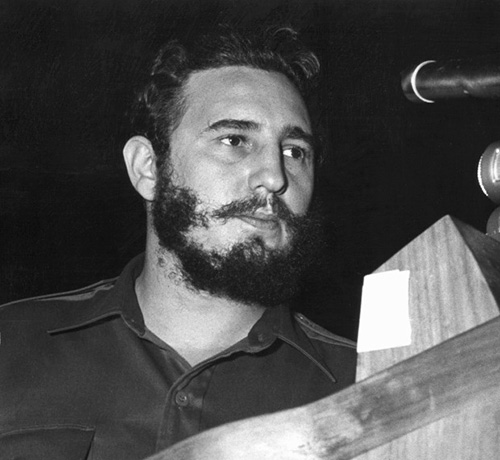 1960年，古巴前领导人菲德尔·卡斯特罗在联合国大会上一般性辩论中的演讲持续了四个半小时，创造了最长演讲纪录。