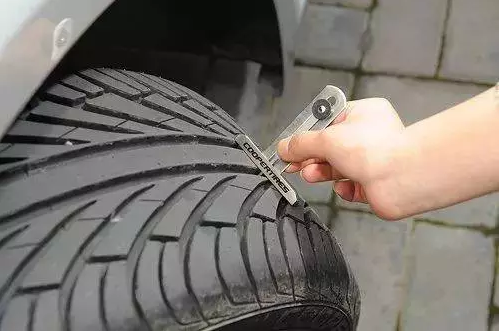 爆胎前5大征兆 看完救自己一命