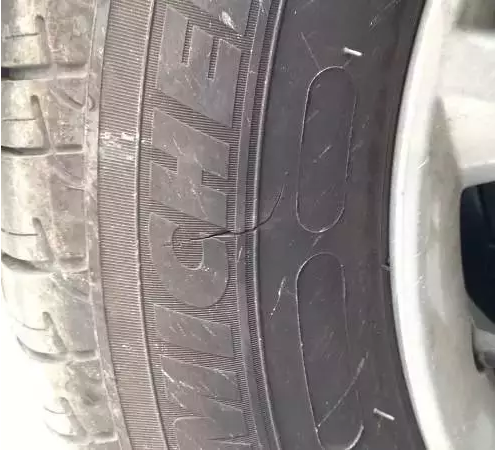 爆胎前5大征兆 看完救自己一命