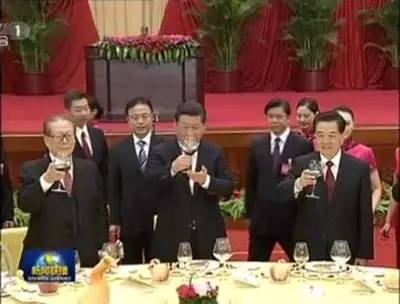 2014年国庆招待会，三任总书记共同敬酒