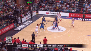 易建联强力单打造2+1 布莱切惨当背景帝