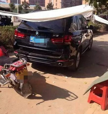 女童遭宝马碾压身亡 事发时肇事者在抽烟