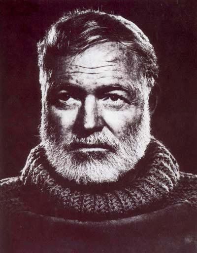 欧内斯特·海明威(1899～1961)美国作家。主要作品有《太阳照常升起》、《永别了，武器》、《丧钟为谁尔鸣》、《老人与海》等。1954年作品《老人与海》获诺贝尔文学奖。”　