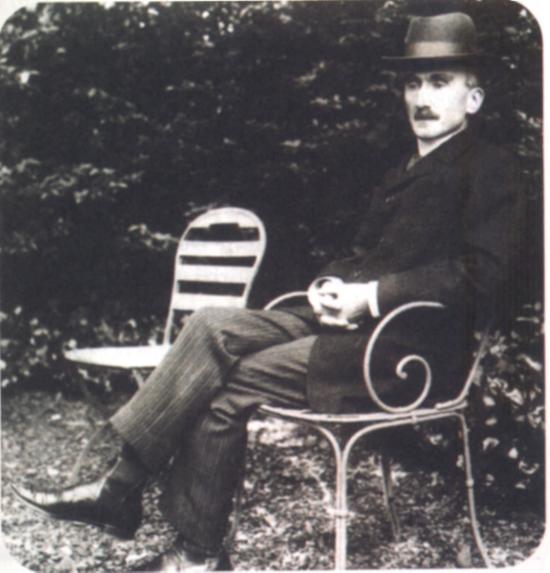 亨利·柏格森(1859～1941)法国哲学家。主要作品有《时间与自由意志》、《创造进化论》、《道德与宗教的两个起源》等。1927年作品《创造进化论》获诺贝尔文学奖。　