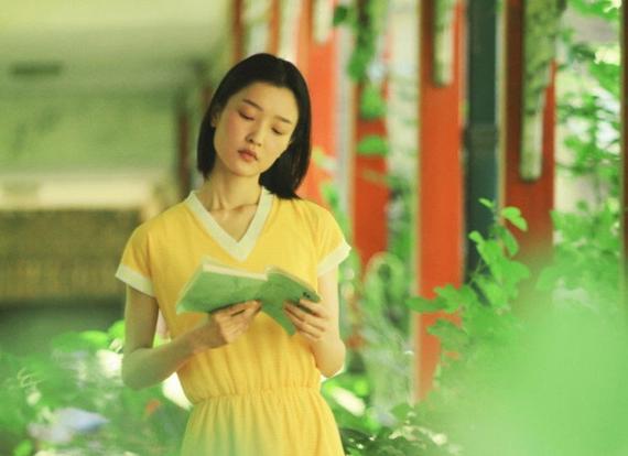 初恋和原配之争 《港囧》杜鹃上演花瓣美唇诱惑