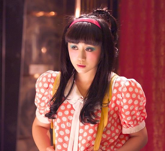 《夏洛特烦恼》中的女主角也是走扮丑路线