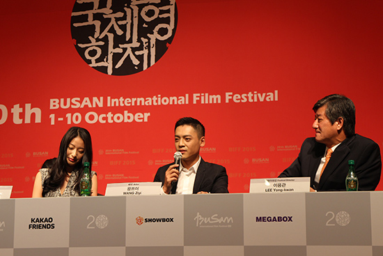 山》导演杨子,主演郎月婷,王紫逸合影