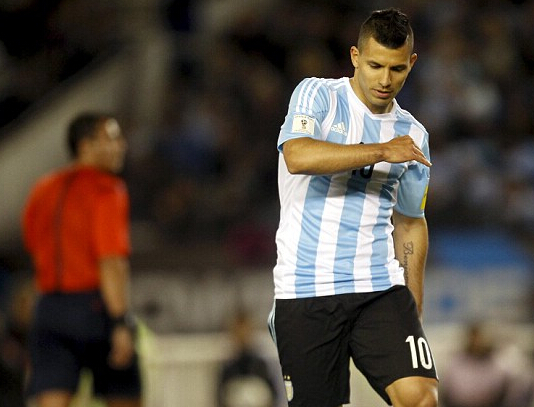 穿上10号的阿圭罗 难逃国家队之咒