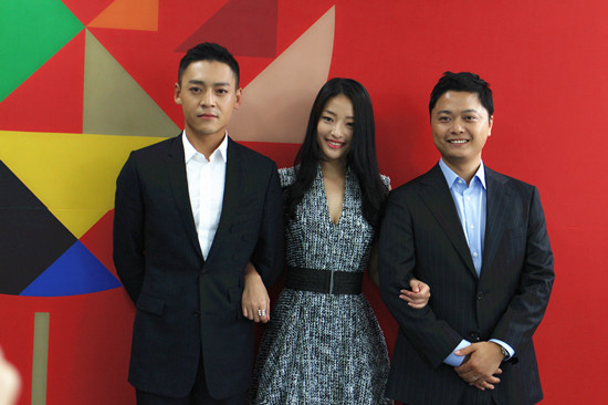 山》导演杨子,主演郎月婷,王紫逸合影