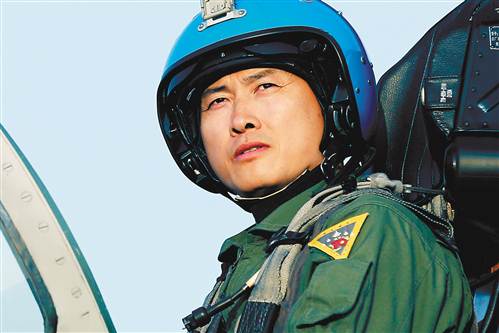 重庆崽儿戴明盟成我国航母舰载机首飞第一人_新浪重庆_新浪网