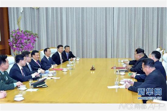 10月9日，刘云山在平壤百花园迎宾馆会见金正恩，宋涛（左六）参加了会见。 新华社发