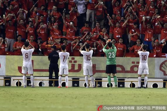 国足将士感谢球迷支持