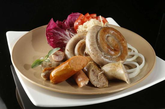 德式香肠配酸椰菜