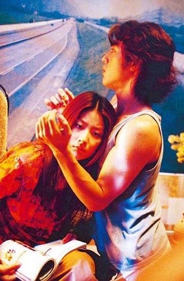 与陈慧琳合作《薰衣草》2003,出演杜琪峰导演的电影《向左走,向右走》