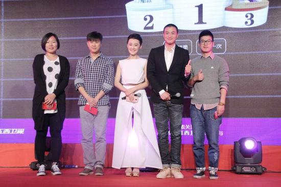 毛林林周一围与观众合影