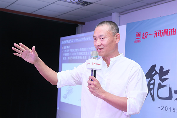 “汽修江湖大侠”单方晓老师就行业新技术进行精彩讲解