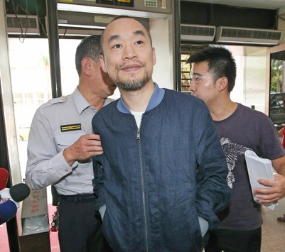 黄立成晒赴美入关影片 破被限制出境传闻