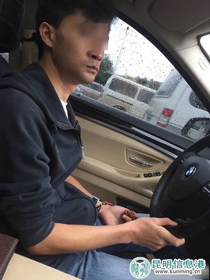 网友曝出昆明轨道公安民警熊某的照片