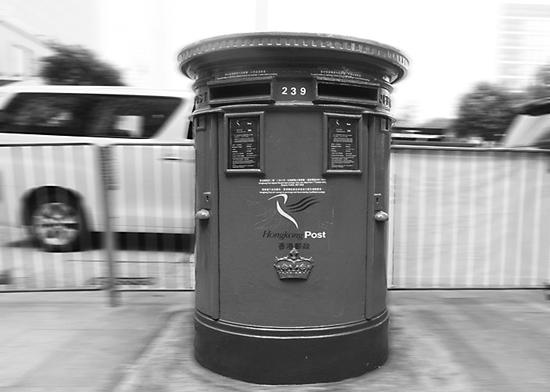 香港改造英王室徽号邮筒引争论 去殖变敏感问题