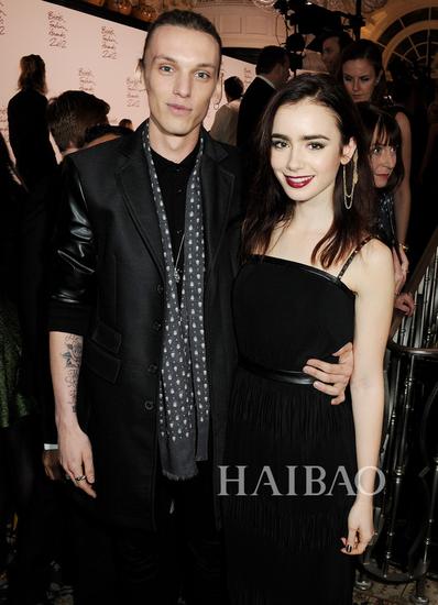 丽莉·柯林斯 (lily collins) 和杰米·坎贝尔·鲍尔 (jamie campbell